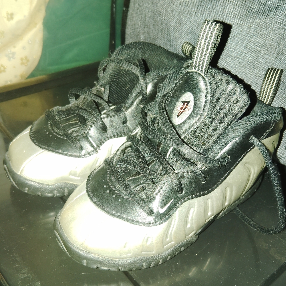 Nike Black and Silver Sneakers with Breathable Mesh